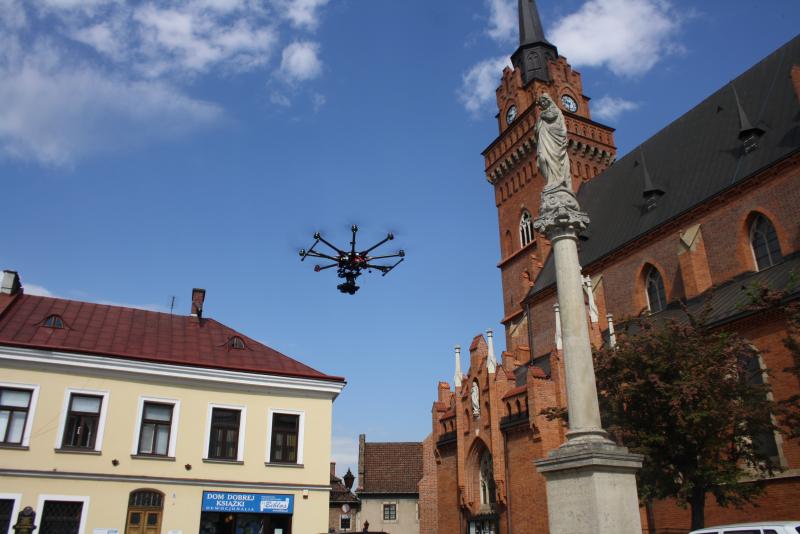Quadrocopter podczas filmowania w Tarnowie